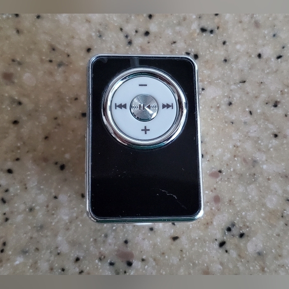 Miniature Fully Functional MP3 player - Picture 4 of 11
